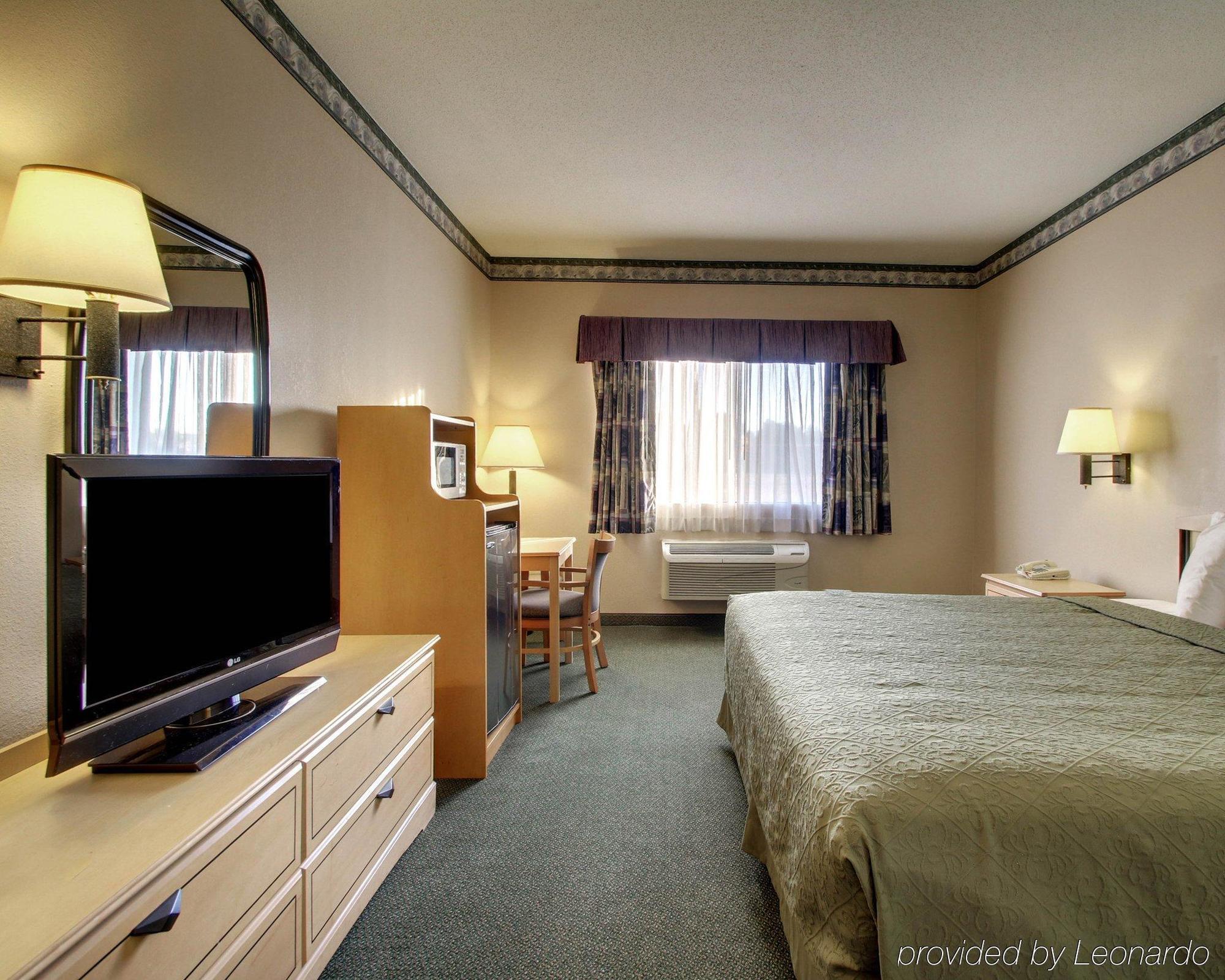 Quality Inn & Suites Pearl-Jackson Exterior foto