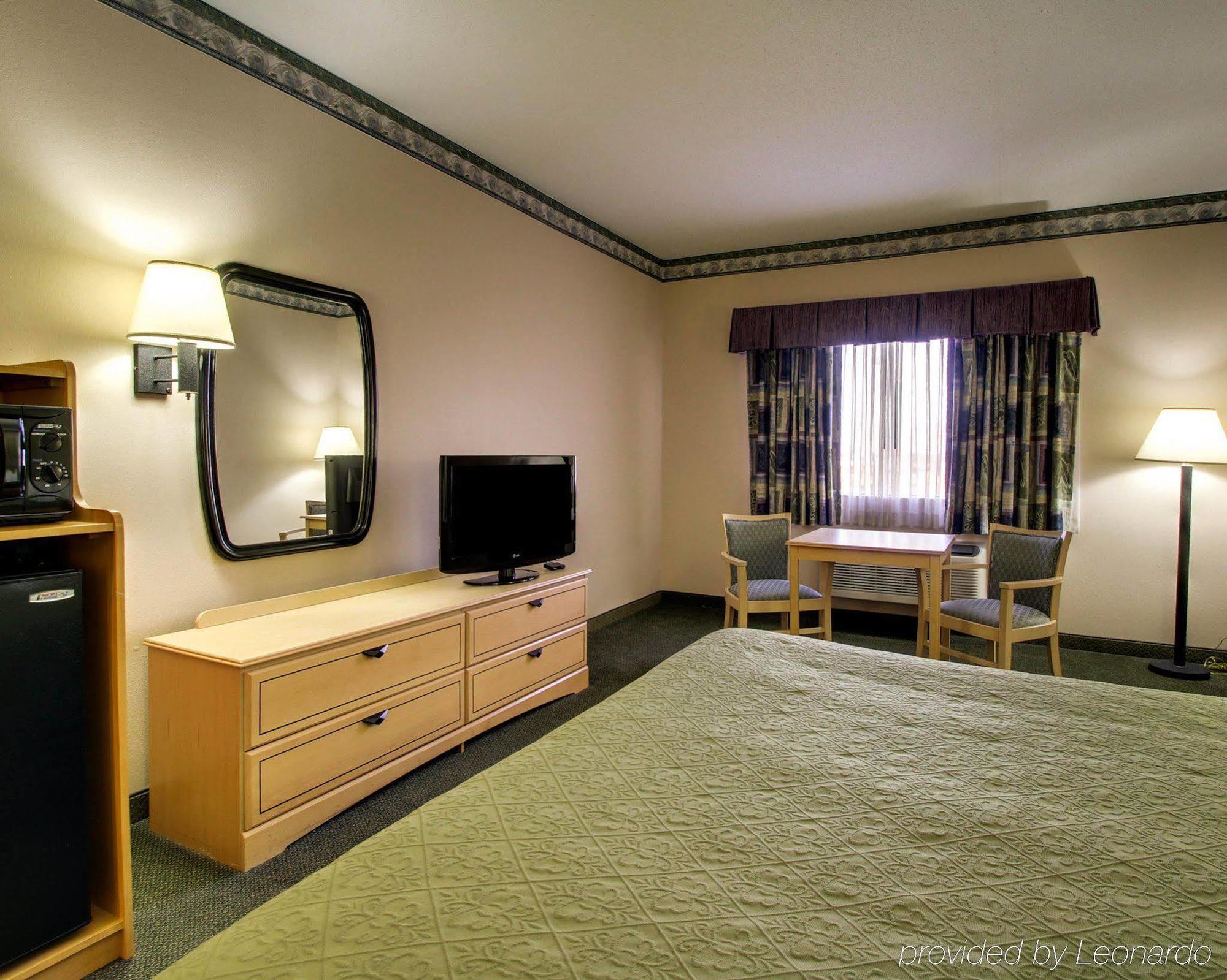 Quality Inn & Suites Pearl-Jackson Exterior foto